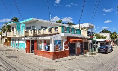 Casa con Local Comercial en Santa Ana