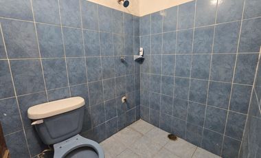 Casa con Local Comercial en Santa Ana