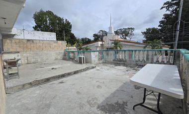 Casa con Local Comercial en Santa Ana