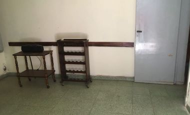 CASA CON AMPLIO FONDO LIBRE  EN VENTA EN LONGCHAMPS