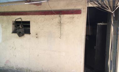 CASA CON AMPLIO FONDO LIBRE  EN VENTA EN LONGCHAMPS