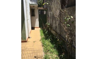 CASA CON AMPLIO FONDO LIBRE  EN VENTA EN LONGCHAMPS