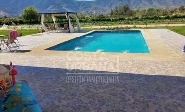 VENTA Gran casa autosustentable con amplio terreno en Olmué