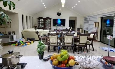 VENTA Gran casa autosustentable con amplio terreno en Olmué