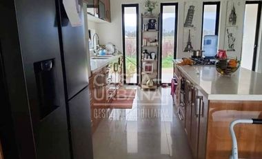 VENTA Gran casa autosustentable con amplio terreno en Olmué