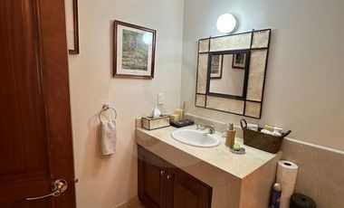 Casa en condominio en venta en Lomas de Bezares