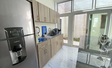 CASA MODERNA CON JARDIN Y TERRAZA
