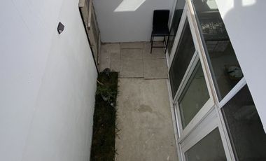 CASA MODERNA CON JARDIN Y TERRAZA