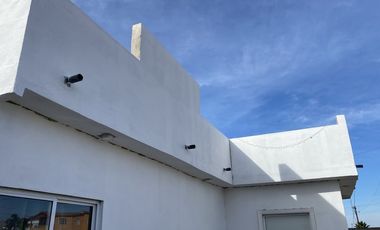 CASA MODERNA CON JARDIN Y TERRAZA