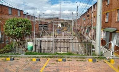Casa en conjunto cerrado Lindos acabados Barrio Bochica sur.