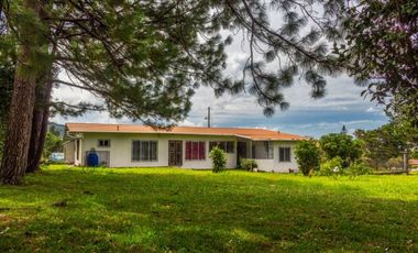 BOQUETE / ALTO BOQUETE / 1800M2 / 3 HABITACION / TOTALMENTE CERCADA
