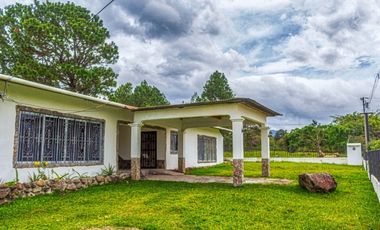 BOQUETE / ALTO BOQUETE / 1800M2 / 3 HABITACION / TOTALMENTE CERCADA