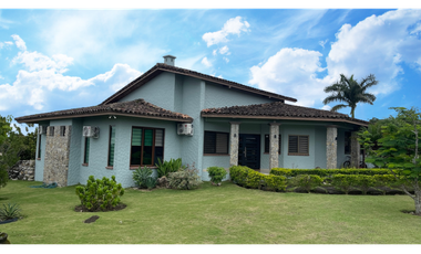 BOQUETE / HACIENDA LOS MOLINOS / 1400 M2 / 4 HABIT / BALCON / TERRAZA