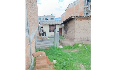 Inversión inteligente en el corazón de Cayambe!!, Terreno con Casa!!