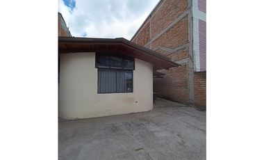 Inversión inteligente en el corazón de Cayambe!!, Terreno con Casa!!