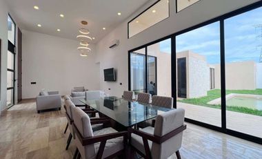 CASA PRE VENTA MÉRIDA, UNA PLANTA, LUJOSA, 402M2, PRIVADA ADANA XCANATUN.