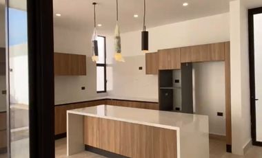 CASA PRE VENTA MÉRIDA, UNA PLANTA, LUJOSA, 402M2, PRIVADA ADANA XCANATUN.