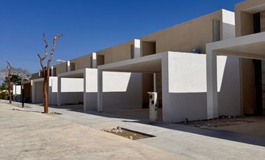 CASA PRE VENTA MÉRIDA, UNA PLANTA, LUJOSA, 402M2, PRIVADA ADANA XCANATUN.