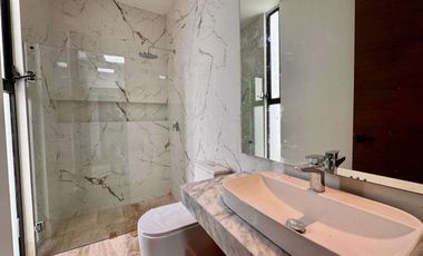 CASA PRE VENTA MÉRIDA, UNA PLANTA, LUJOSA, 402M2, PRIVADA ADANA XCANATUN.