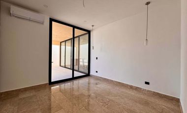 CASA PRE VENTA MÉRIDA, UNA PLANTA, LUJOSA, 402M2, PRIVADA ADANA XCANATUN.