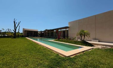CASA PRE VENTA MÉRIDA, UNA PLANTA, LUJOSA, 402M2, PRIVADA ADANA XCANATUN.
