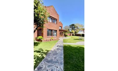 RESIDENCIA DE CATEGORIA SOBRE DOS LOTES 1229m2 EN BARRIO LOS TRONCOS