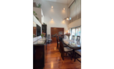 RESIDENCIA DE CATEGORIA SOBRE DOS LOTES 1229m2 EN BARRIO LOS TRONCOS
