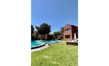 RESIDENCIA DE CATEGORIA SOBRE DOS LOTES 1229m2 EN BARRIO LOS TRONCOS