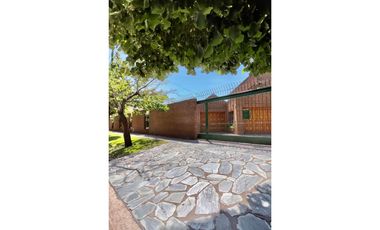 RESIDENCIA DE CATEGORIA SOBRE DOS LOTES 1229m2 EN BARRIO LOS TRONCOS