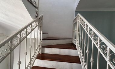 Venta Casa sobre Av. Principal ideal para Negocio, Altabrisa.