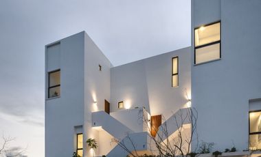 Departamento con recámara en planta baja y jardín