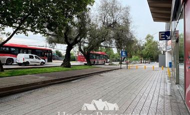 Local Comercial en Arriendo en A pasos Alto Las Condes