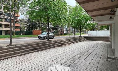 Local Comercial en Arriendo en A pasos Alto Las Condes