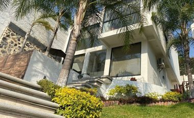 Linda casa en venta en fraccionamiento en Av. Palmira, Mor.