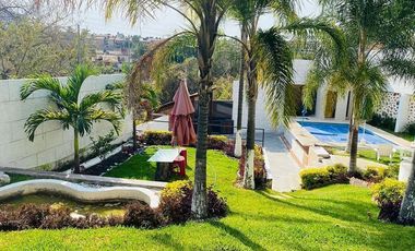 Linda casa en venta en fraccionamiento en Av. Palmira, Mor.