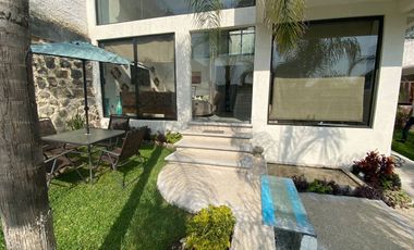 Linda casa en venta en fraccionamiento en Av. Palmira, Mor.