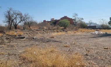 Venta de terreno con uso de suelo comercial en Club de Golf Santa fe, Morelos