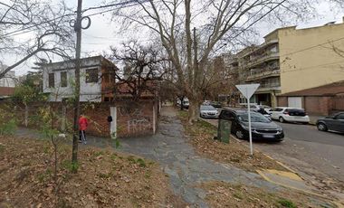 Casa en venta - 4 Dormitorios 2 Baños - Cochera - 254Mts2 - Lomas de Zamora