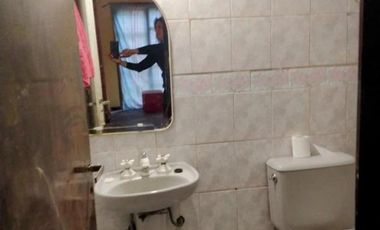 Casa en venta - 4 Dormitorios 2 Baños - Cochera - 254Mts2 - Lomas de Zamora