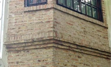 Casa en venta - 4 Dormitorios 2 Baños - Cochera - 254Mts2 - Lomas de Zamora