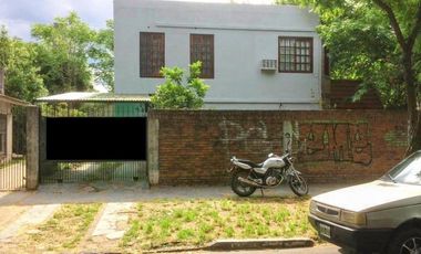 Casa en venta - 4 Dormitorios 2 Baños - Cochera - 254Mts2 - Lomas de Zamora