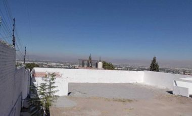 Terreno con oficinas en renta en Corregidora