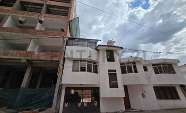 VENTA DE CASA A PRECIO DE TERRENO CON AMPLIO PATIO