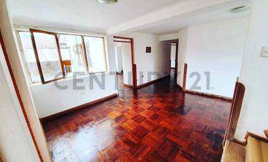 VENTA DE CASA A PRECIO DE TERRENO CON AMPLIO PATIO
