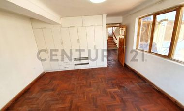 VENTA DE CASA A PRECIO DE TERRENO CON AMPLIO PATIO