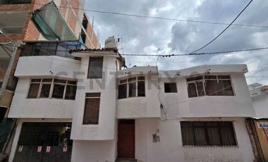 VENTA DE CASA A PRECIO DE TERRENO CON AMPLIO PATIO