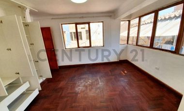 VENTA DE CASA A PRECIO DE TERRENO CON AMPLIO PATIO
