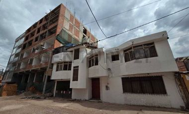 VENTA DE CASA A PRECIO DE TERRENO CON AMPLIO PATIO