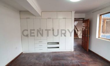 VENTA DE CASA A PRECIO DE TERRENO CON AMPLIO PATIO