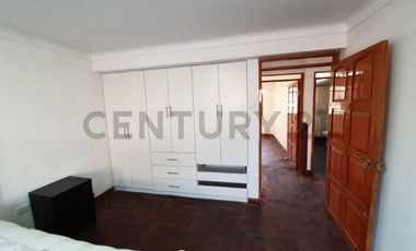 VENTA DE CASA A PRECIO DE TERRENO CON AMPLIO PATIO